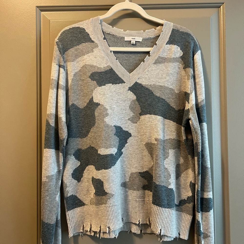 Fate Distressed Knit V-Neck Sweater in Gray